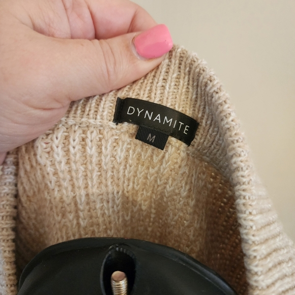 U4 - NWOT DYNAMITE Sweater Vest Medium - Picture 2 of 4